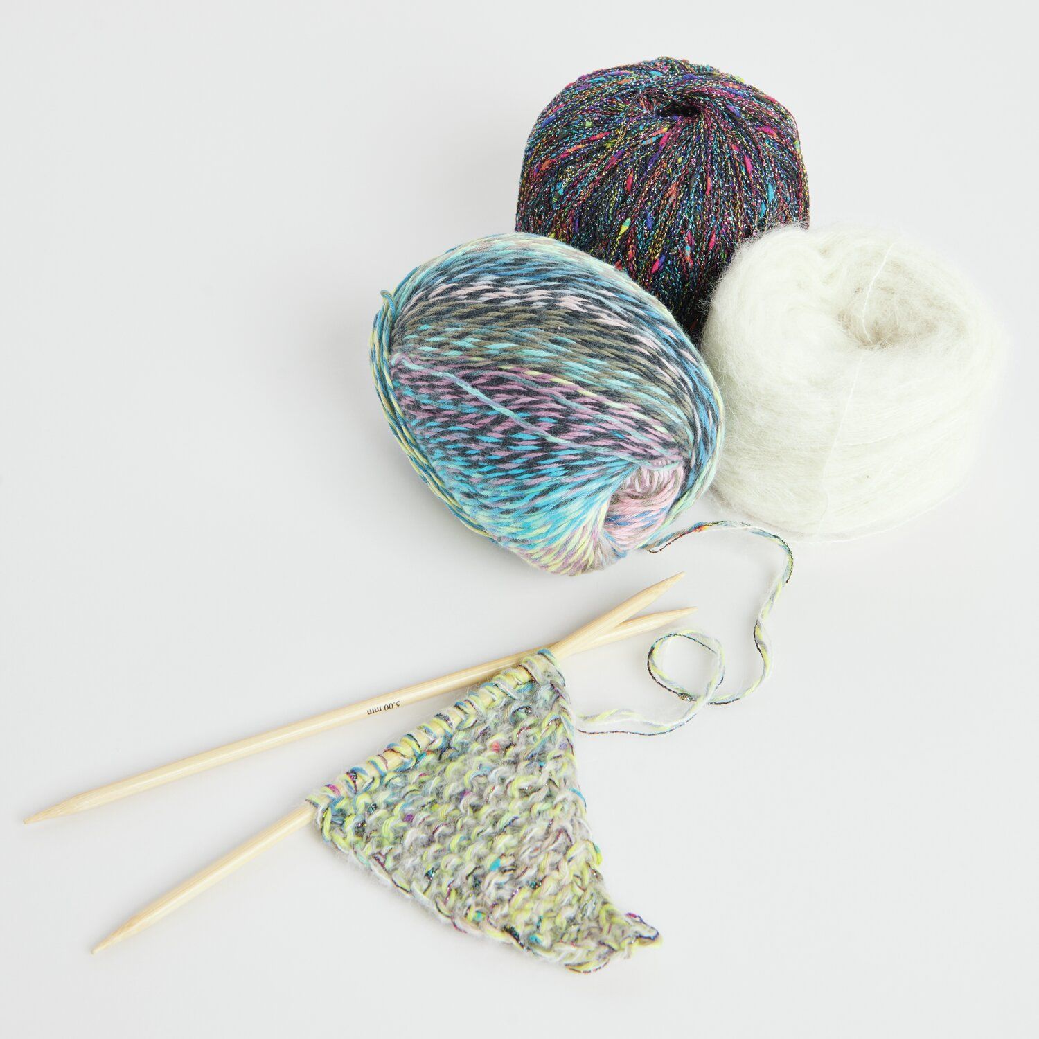 Creative Make It Rainbow Tweed Beilaufgarn 50g 525m 
