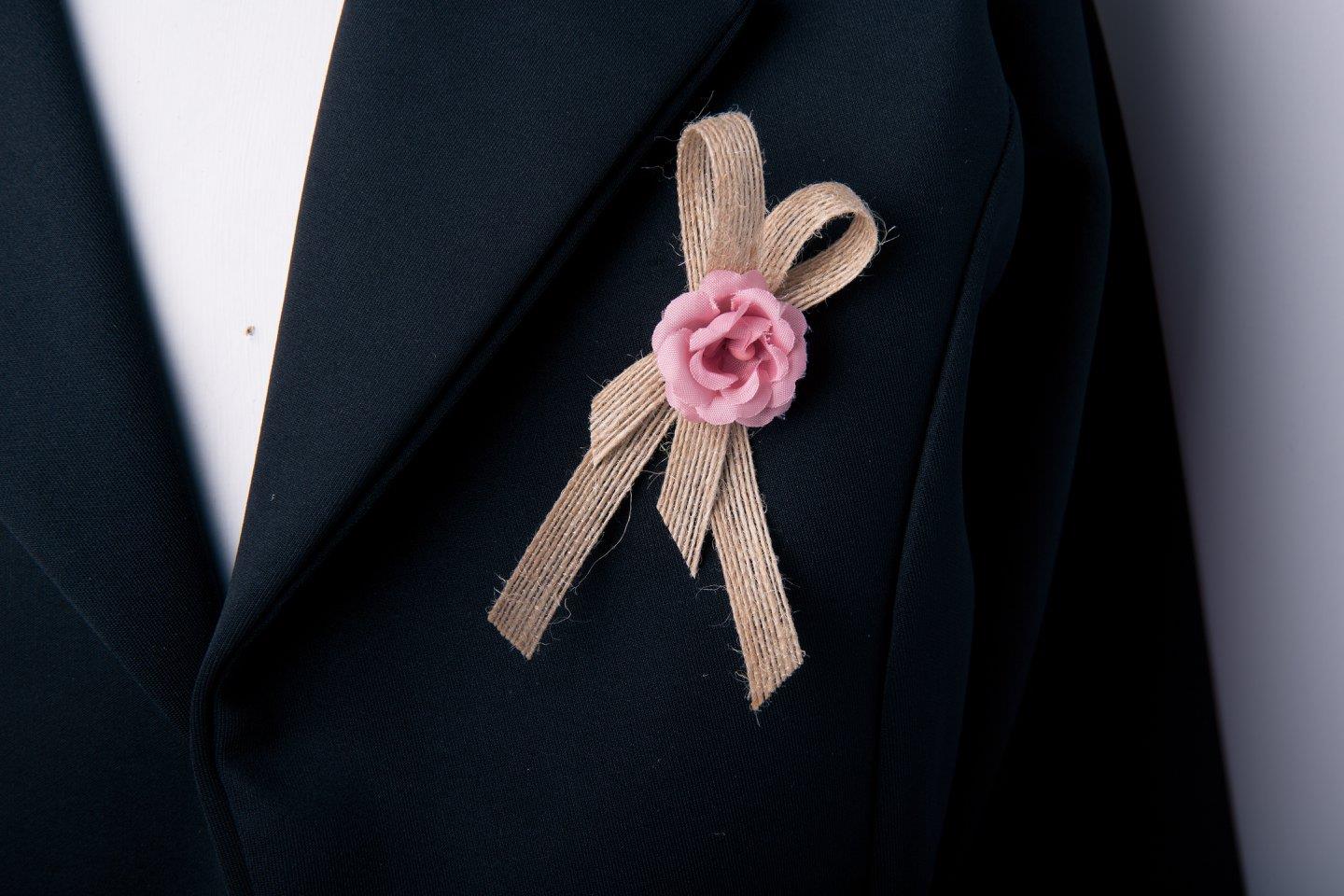 Hochzeitsanstecker Juteschlaufe mit Rose Vintage rustic, inkl. Anstecknadel