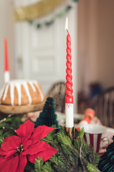 Santa Candle Weihnachtsmann-Kerze Stabkerzen 2 Stück rot/weiß 25cm