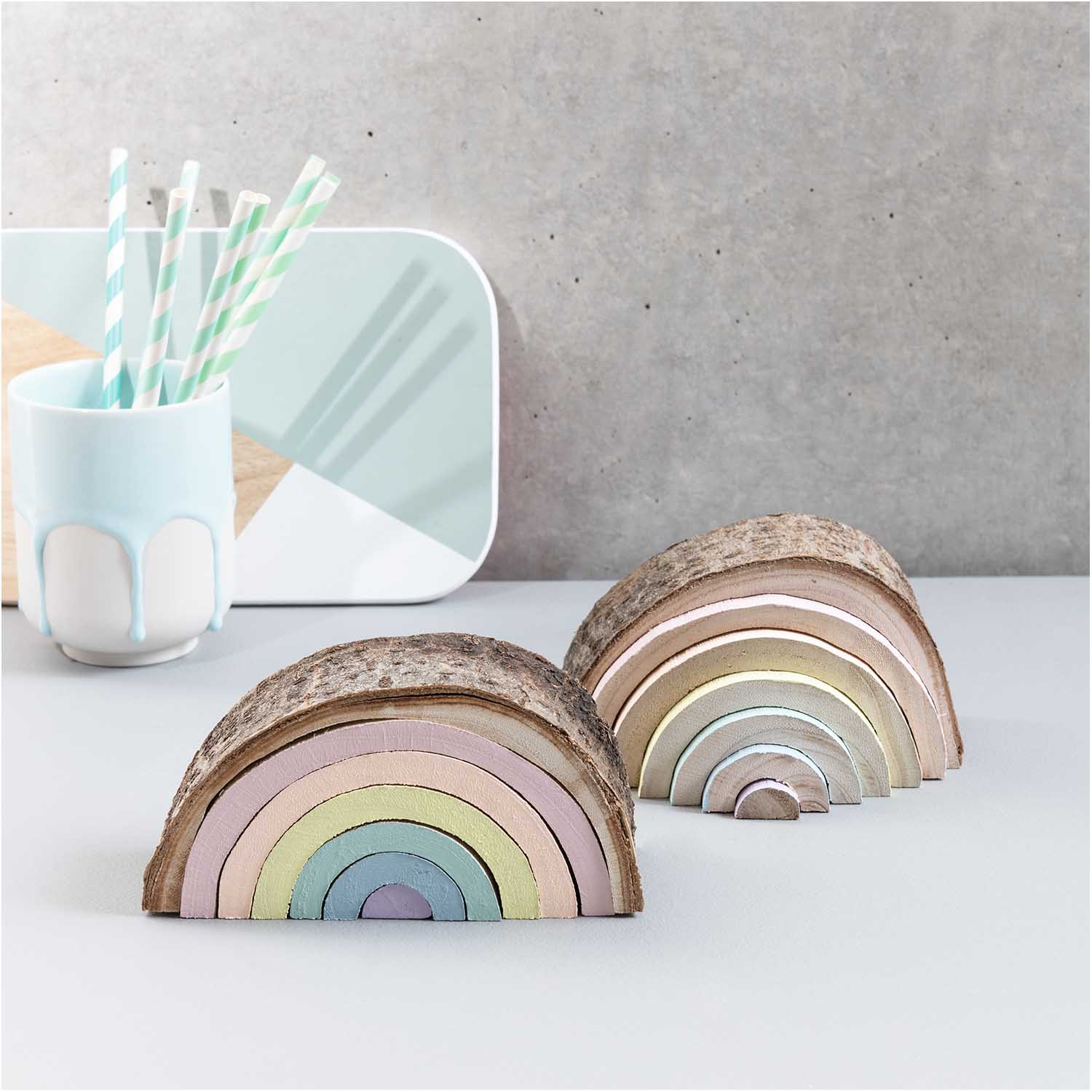 Holz-Regenbogen mit Rinde 14x8x5cm 7-teilig Holz-Regenbogen mit Rinde 14x8x5cm 7-teilig