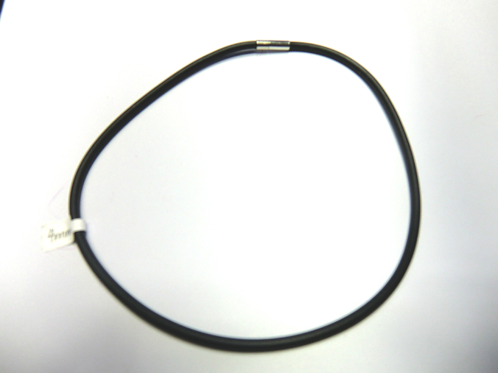 Kautschukcollier 4 mm schwarz mit Steckverschluss, 46 cm  lang