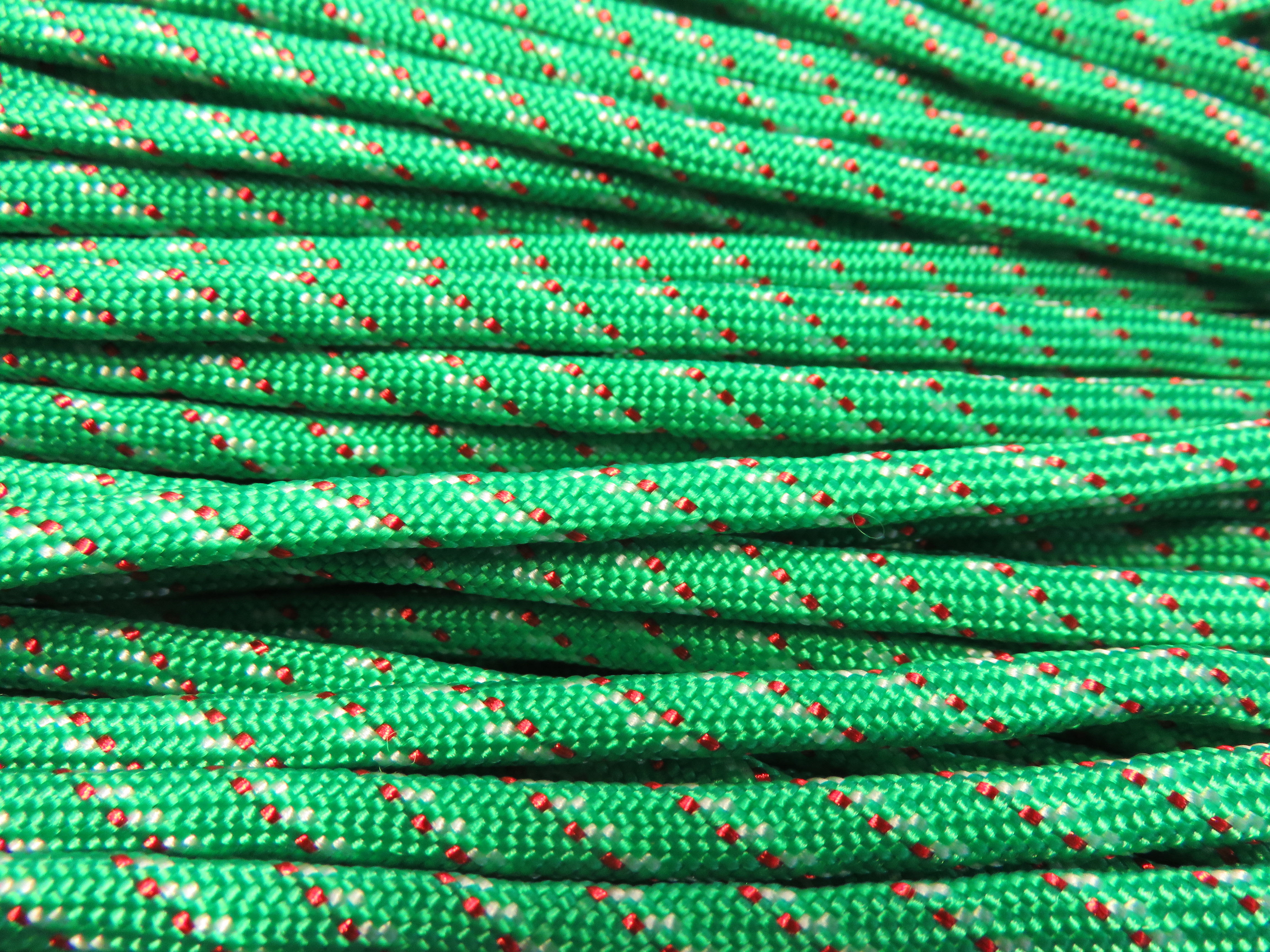 Paracord 4mm, grasgrün-rot ,  6,4 m