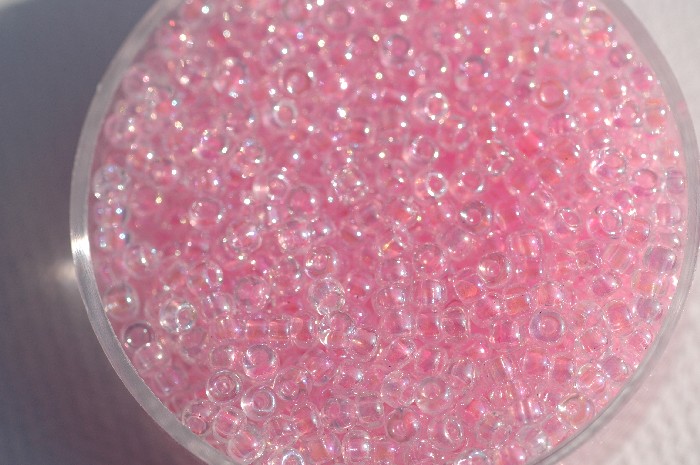 Rocailles pastellrosa transparent 2,6mm, 17g/Dose Glasperlen