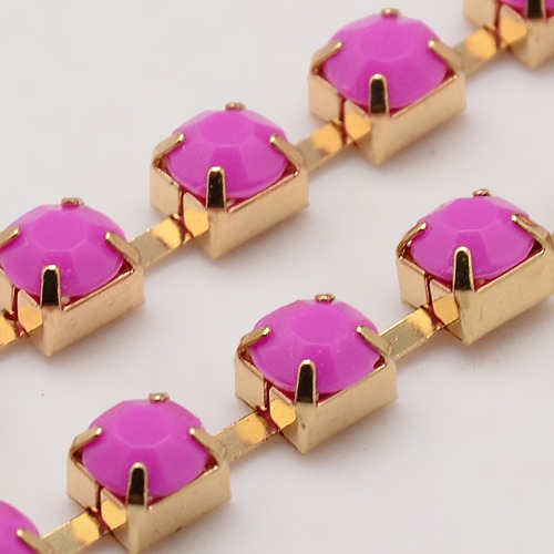 Strass-Kette fuchsia opal, goldfärbig 6x5mm, per Laufmeter