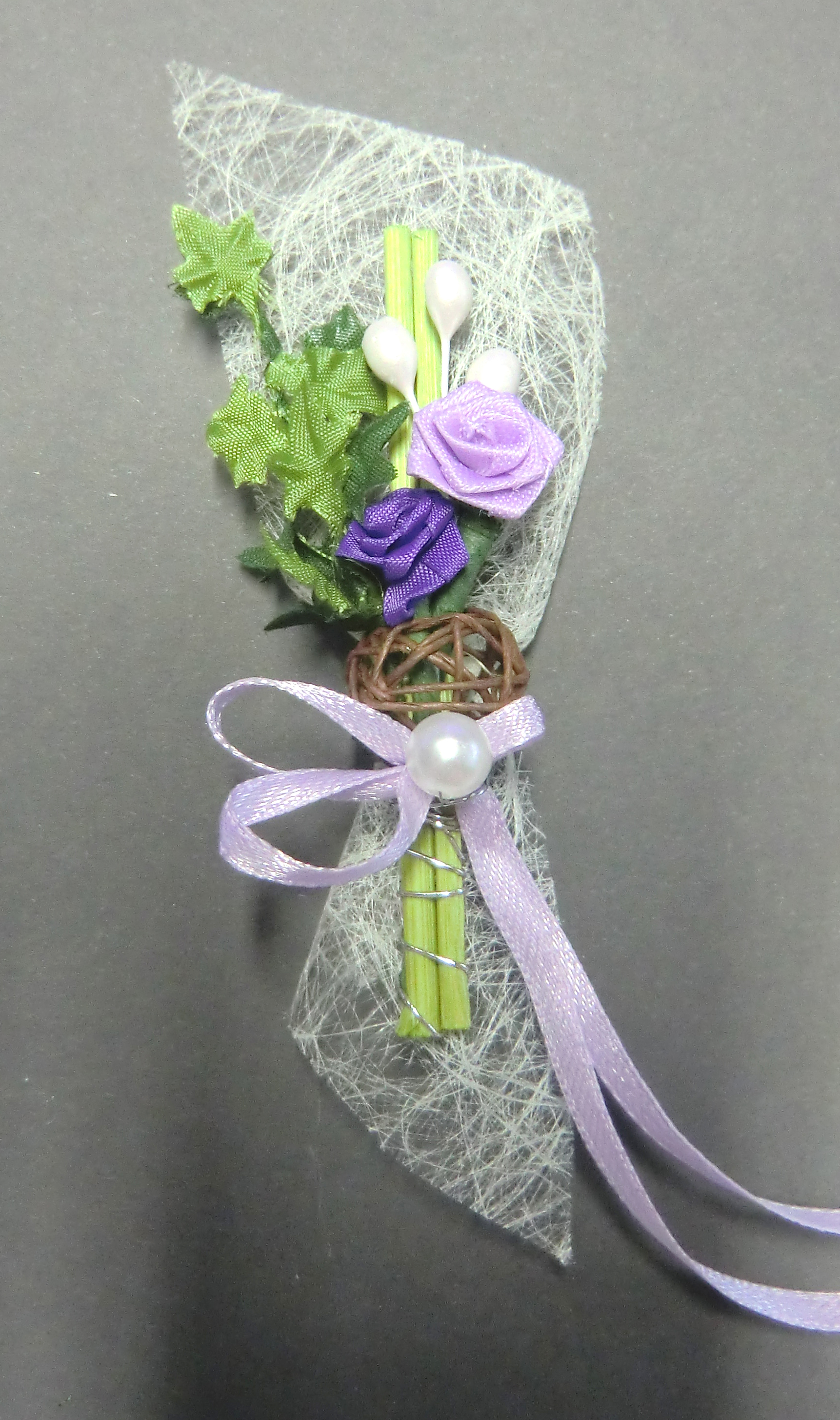 Hochzeitsanstecker lila Dior, Reed, Sisalstreifen Schleife