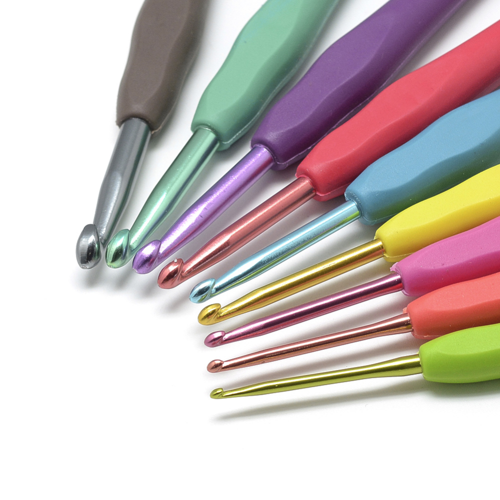 Häkelnadel Set mit Silikongriff – 9 bunte Aluminium Häkelnadeln 2–6 mm – ergonomische Griffe für bequemes Häkeln